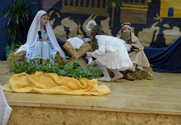 Jasełka i X Parafialny Przeglad Kolęd i Pastorałek