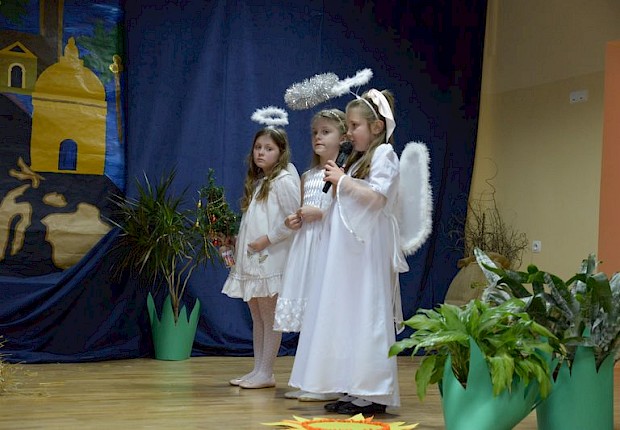 Jasełka i X Parafialny Przeglad Kolęd i Pastorałek