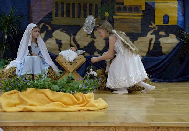 Jasełka i X Parafialny Przeglad Kolęd i Pastorałek