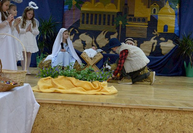 Jasełka i X Parafialny Przeglad Kolęd i Pastorałek
