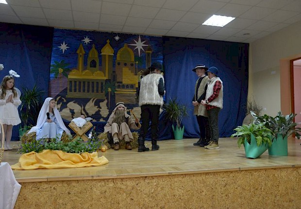 Jasełka i X Parafialny Przeglad Kolęd i Pastorałek
