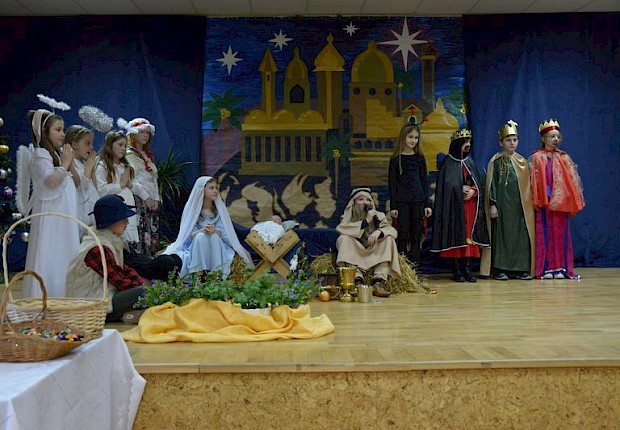 Jasełka i X Parafialny Przeglad Kolęd i Pastorałek