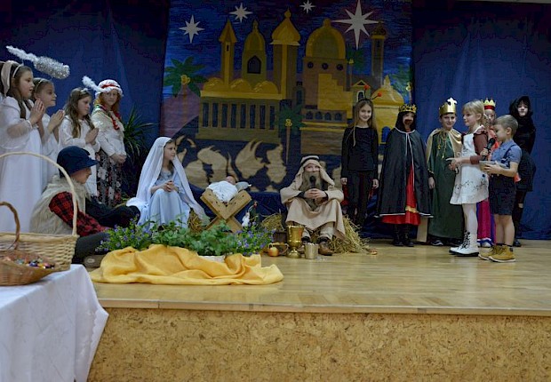 Jasełka i X Parafialny Przeglad Kolęd i Pastorałek