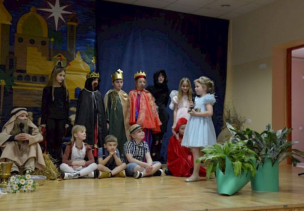 Jasełka i X Parafialny Przeglad Kolęd i Pastorałek