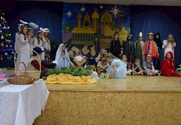 Jasełka i X Parafialny Przeglad Kolęd i Pastorałek