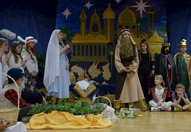 Jasełka i X Parafialny Przeglad Kolęd i Pastorałek