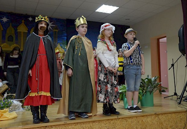 Jasełka i X Parafialny Przeglad Kolęd i Pastorałek