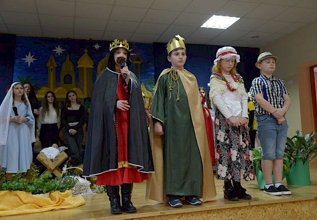 Jasełka i X Parafialny Przeglad Kolęd i Pastorałek