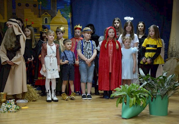 Jasełka i X Parafialny Przeglad Kolęd i Pastorałek