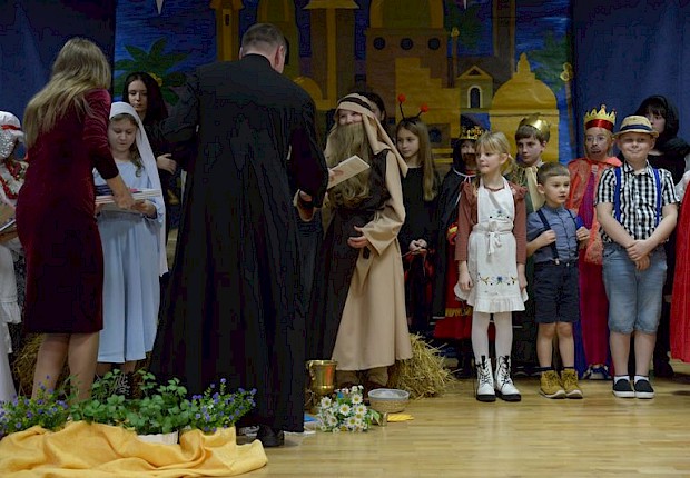 Jasełka i X Parafialny Przeglad Kolęd i Pastorałek