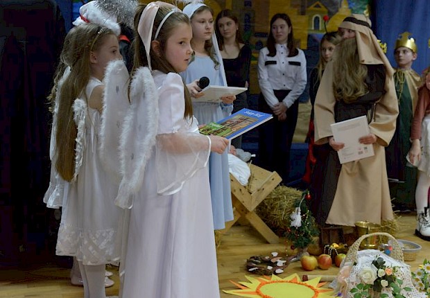 Jasełka i X Parafialny Przeglad Kolęd i Pastorałek