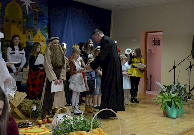 Jasełka i X Parafialny Przeglad Kolęd i Pastorałek