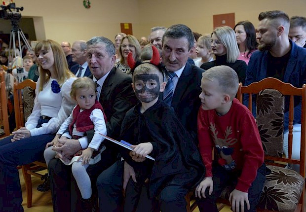 Jasełka i X Parafialny Przeglad Kolęd i Pastorałek