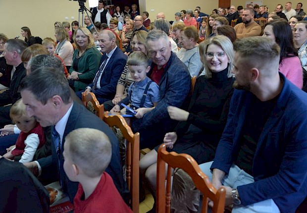 Jasełka i X Parafialny Przeglad Kolęd i Pastorałek