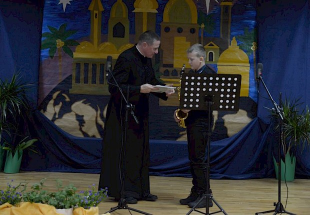 Jasełka i X Parafialny Przeglad Kolęd i Pastorałek