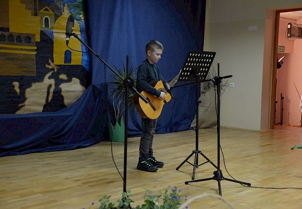 Jasełka i X Parafialny Przeglad Kolęd i Pastorałek