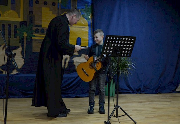 Jasełka i X Parafialny Przeglad Kolęd i Pastorałek