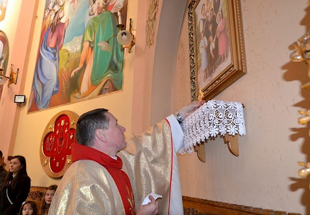 Wprowadzenie relikwii bł. rodziny Ulm&oacute;w