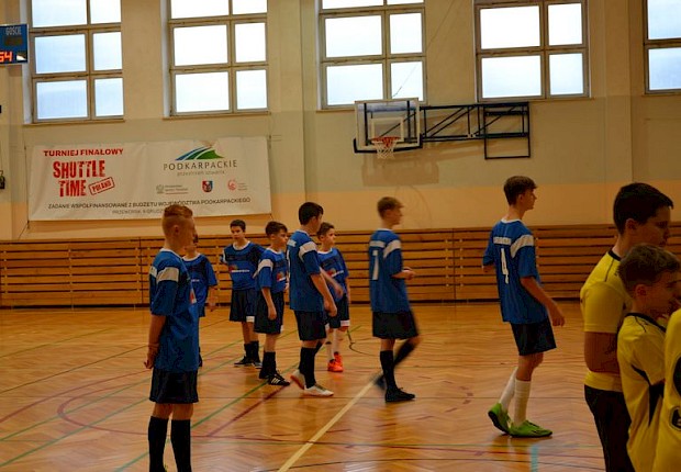 Dekanalny turniej ministrant&oacute;w w piłce halowej