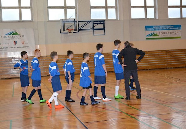 Dekanalny turniej ministrant&oacute;w w piłce halowej