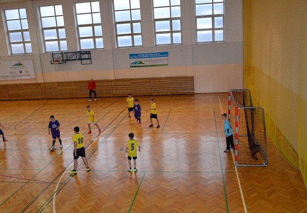 Dekanalny turniej ministrant&oacute;w w piłce halowej