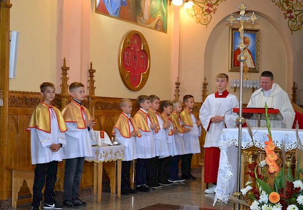 Przyjęcie do posługi ministranta