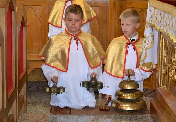 Przyjęcie do posługi ministranta