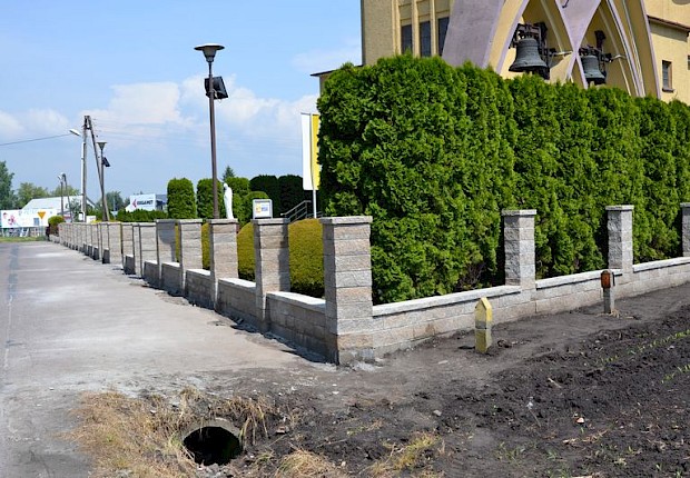 Ogrodzenie przy kościele parafialnym, cz.2