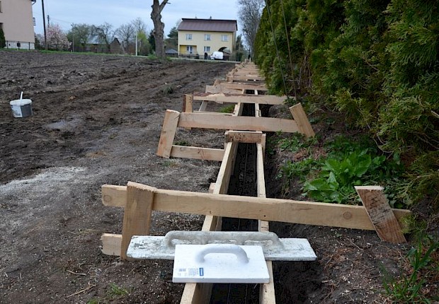 Ogrodzenie przy kościele parafialnym