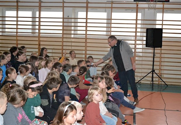 Spotkanie z ks. Łukaszem Hołub - misjonarzem w Papui Nowej Gwinei