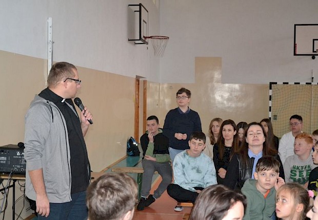 Spotkanie z ks. Łukaszem Hołub - misjonarzem w Papui Nowej Gwinei