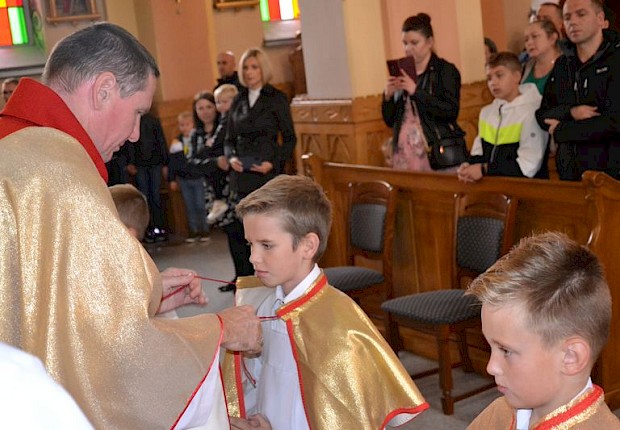 Przyjęcie do grona ministrant&oacute;w
