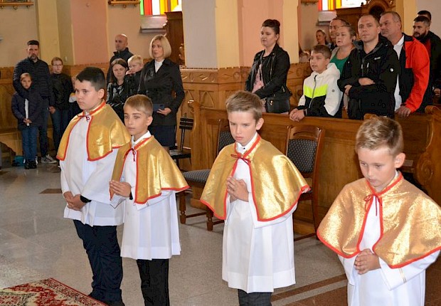 Przyjęcie do grona ministrant&oacute;w