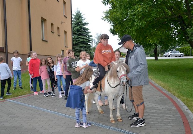 Dzień dziecka liturgicznej służby ołtarza