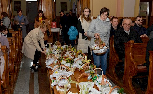Wielka sobota - poświęcenie pokarm&oacute;w