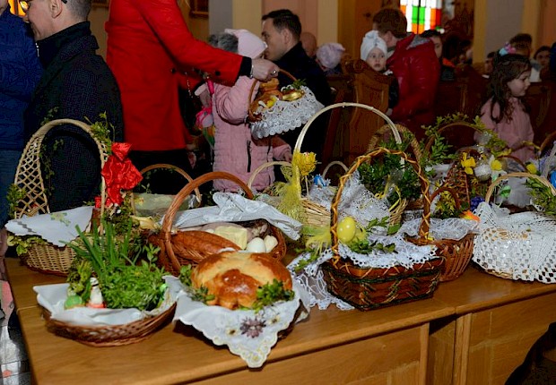 Wielka sobota - poświęcenie pokarm&oacute;w
