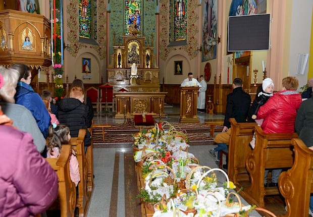 Wielka sobota - poświęcenie pokarm&oacute;w