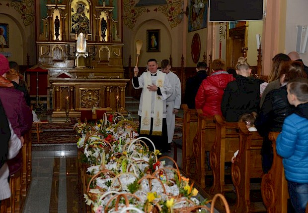 Wielka sobota - poświęcenie pokarm&oacute;w