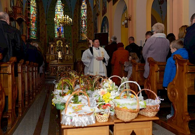 Wielka sobota - poświęcenie pokarm&oacute;w