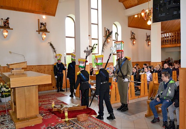 Wielka sobota - poświęcenie pokarm&oacute;w