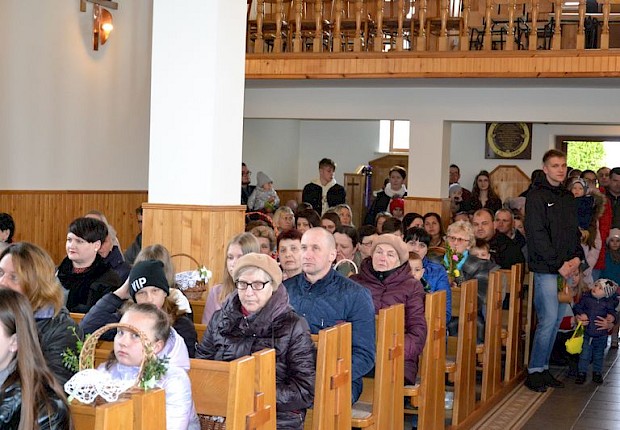 Wielka sobota - poświęcenie pokarm&oacute;w