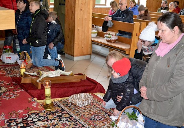Wielka sobota - poświęcenie pokarm&oacute;w
