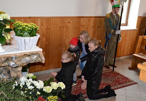Wielka sobota - poświęcenie pokarm&oacute;w
