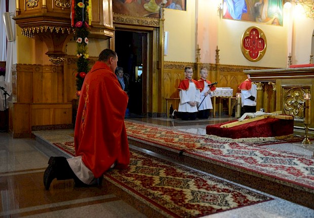 Liturgia Męki Pańskiej i adoracja