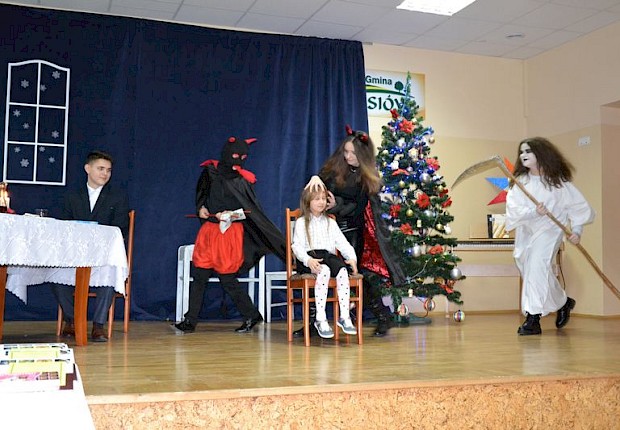 Jasełka i VIII Parafialny Przegląd Kolęd i Pastorałek