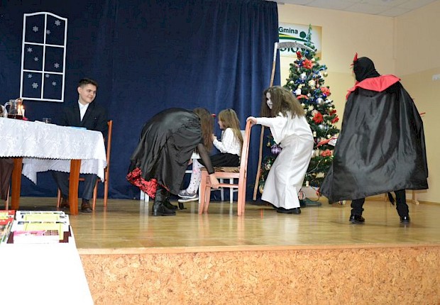 Jasełka i VIII Parafialny Przegląd Kolęd i Pastorałek