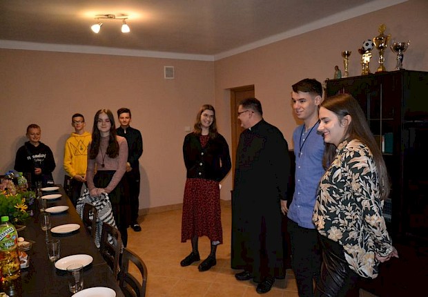 Przyjęcie do Ramu - nałożenie medalion&oacute;w