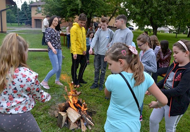 Dzień Dziecka dla liturgicznej służby ołtarza
