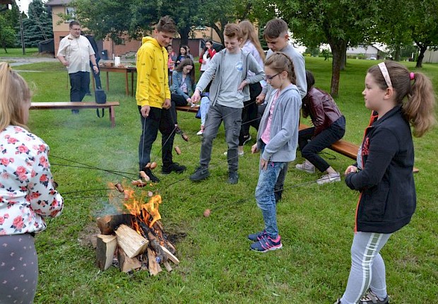 Dzień Dziecka dla liturgicznej służby ołtarza