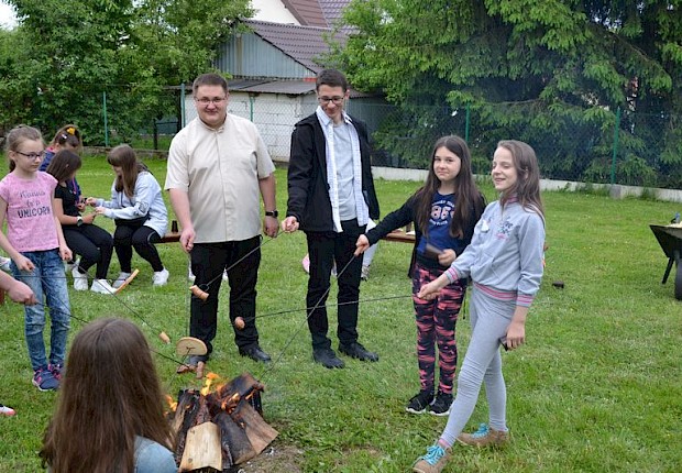 Dzień Dziecka dla liturgicznej służby ołtarza